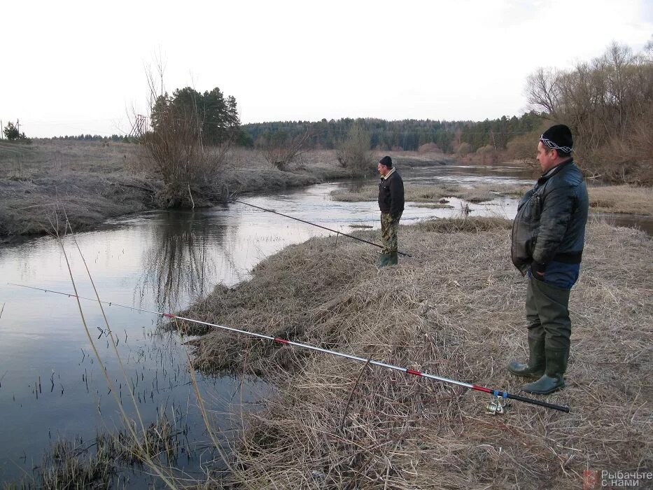 ловля весной на реке