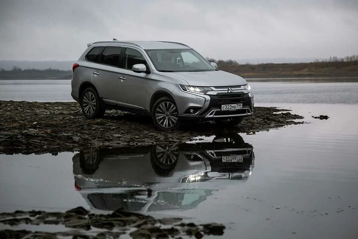 Mitsubishi outlander 4wd. Митсубиси Аутлендер 2021. Мицубиси Аутлендер 3. Mitsubishi Outlander 2020. Митсубиси Аутлендер 2023.