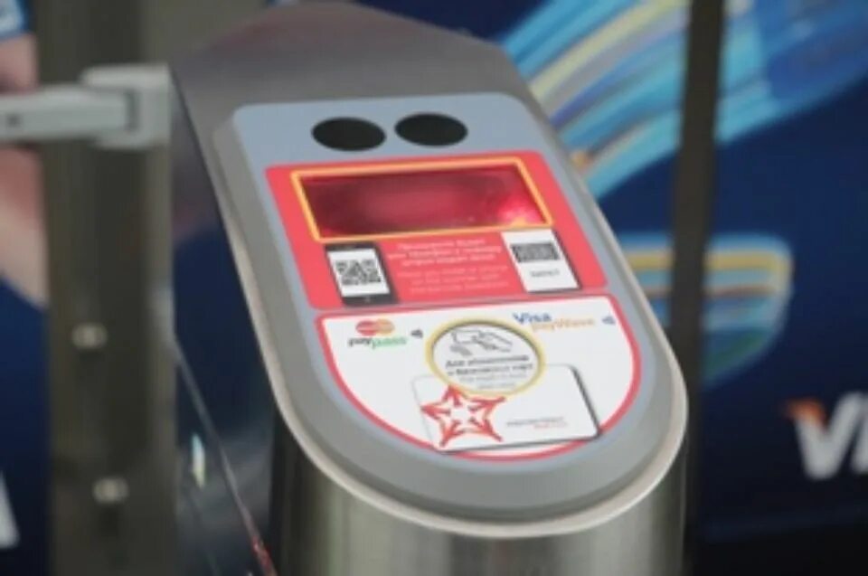 Турникет qr код. Аэроэкспресс шереметьево турникет. турникеты аэроэкспресс внуково. турникет с терминалом для оплаты. билет на аэроэкспресс через турникет.