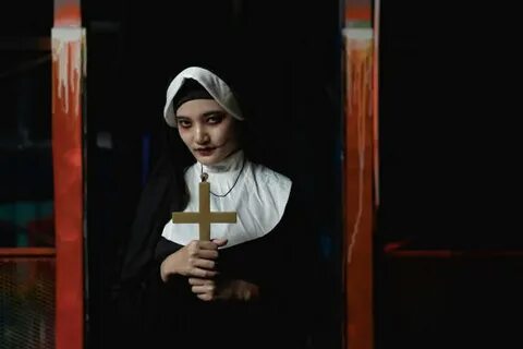 Қыздарын төсекке азғырып жатқан лесбиянка аналардың порно видеолары