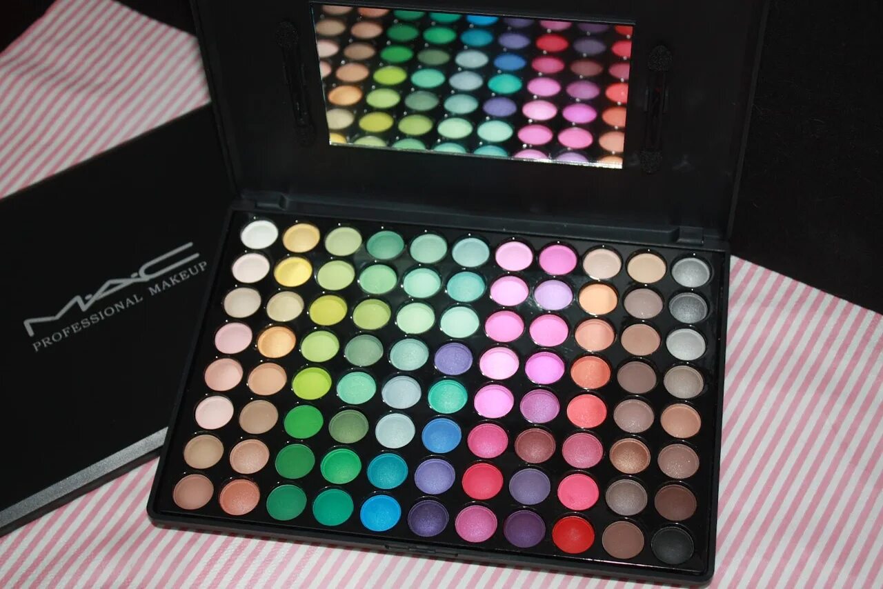 Палетка mac. Мак косметика палетка теней. палетка теней для век mac eye shadows palette 88 оттенков. тени зеленые палетка mac.