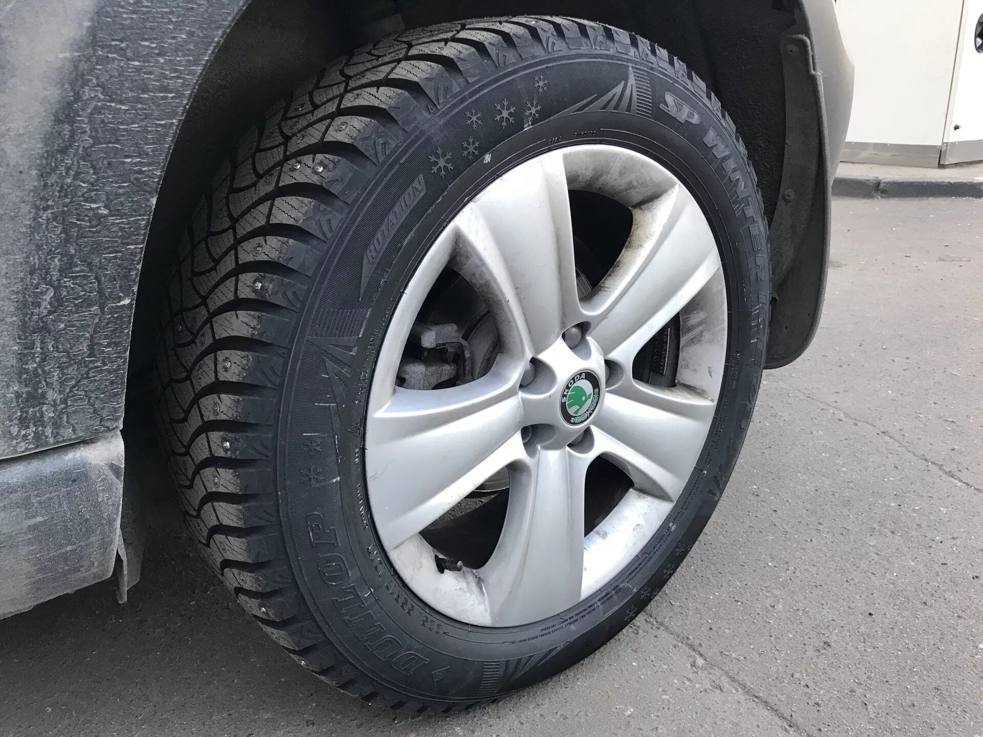 Купить резину на октавию. Skoda Yeti r17 215/55. Skoda Yeti 225/55 r17. 225/55/17 Skoda Yeti. Skoda Yeti шины r17.