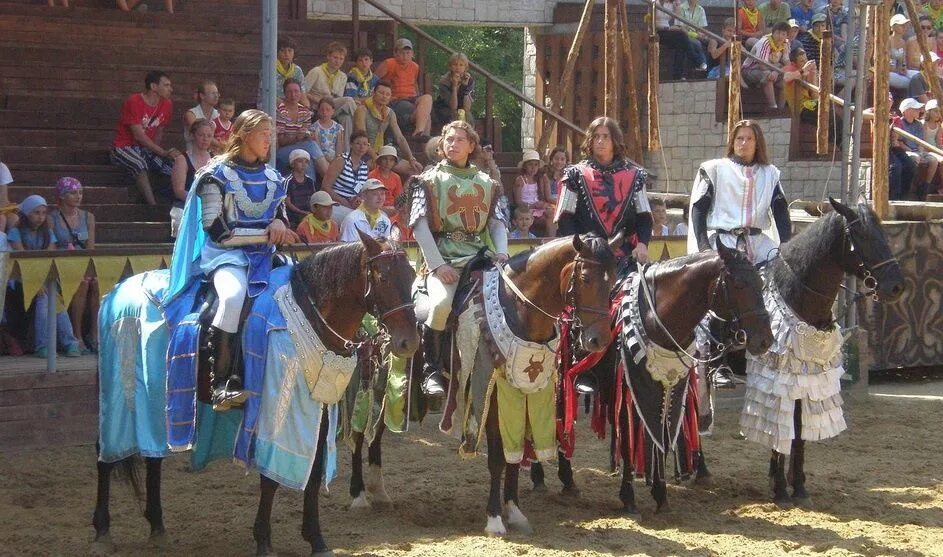 Рыцарский замок львиная голова Анапа. Рыцарский турнир Анапа Сукко. Анапа, Сукко, замок львиная голова. Рыцарский турнир в замке львиная голова. Замок львиная голова