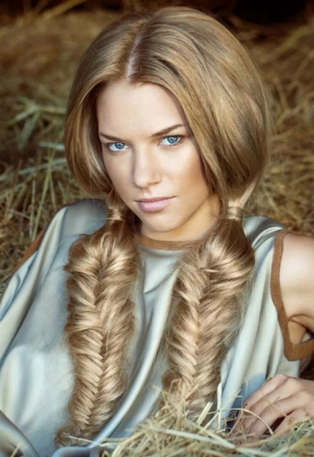 Холодный пшеничный. Пшеничный цвет волос. Девушка с косами. Русые волосы.