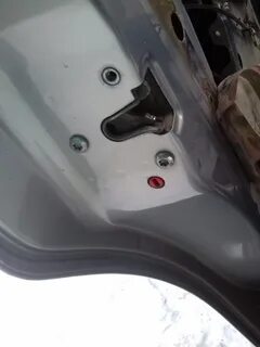 Не закрывается задняя дверь