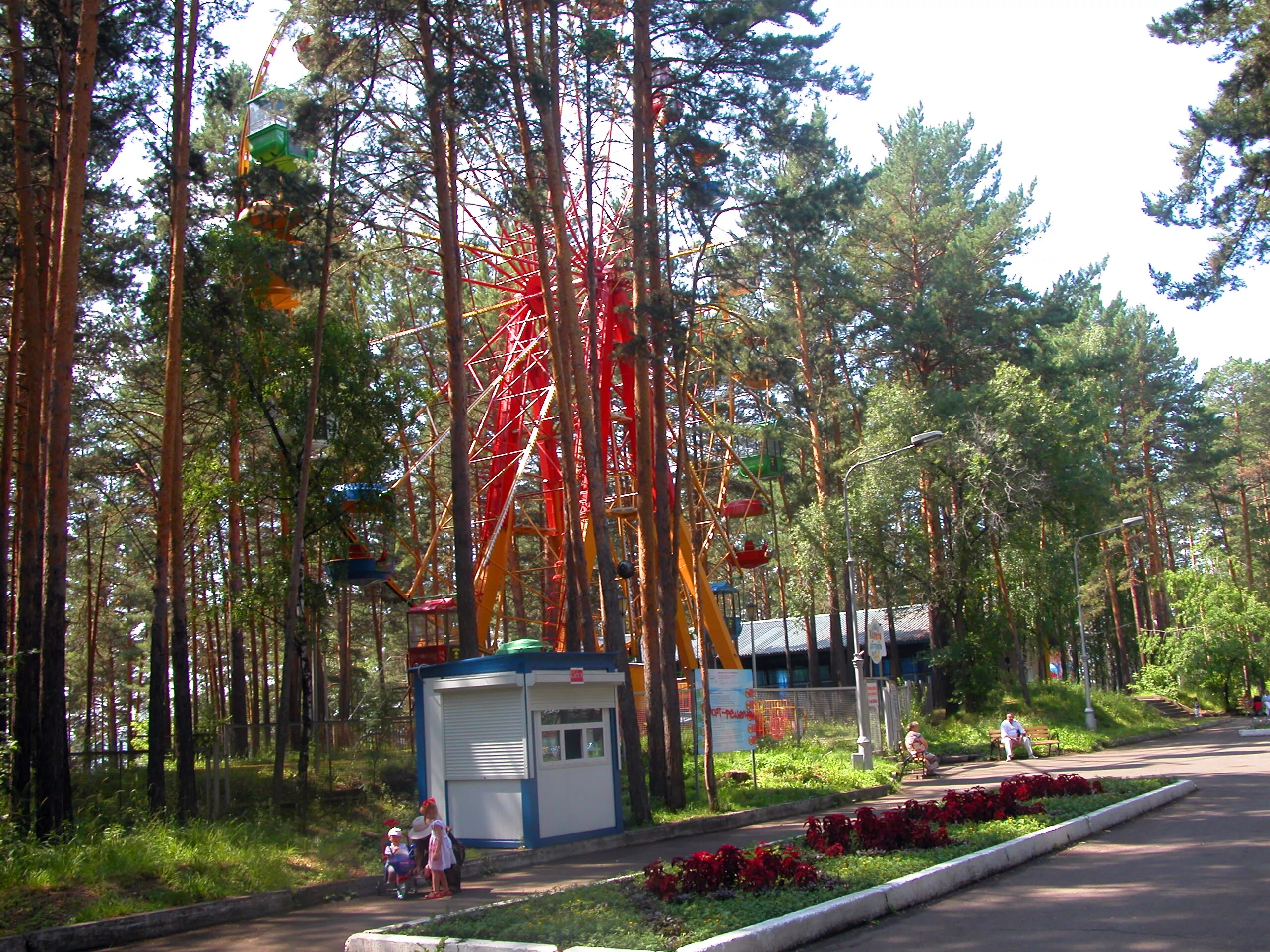 Парк Железногорск Красноярский край. Парк города Железногорска Красноярского края. Парк город Железногорск Красноярского края аттракционы. Парк культуры и отдыха Железногорск Красноярский край.