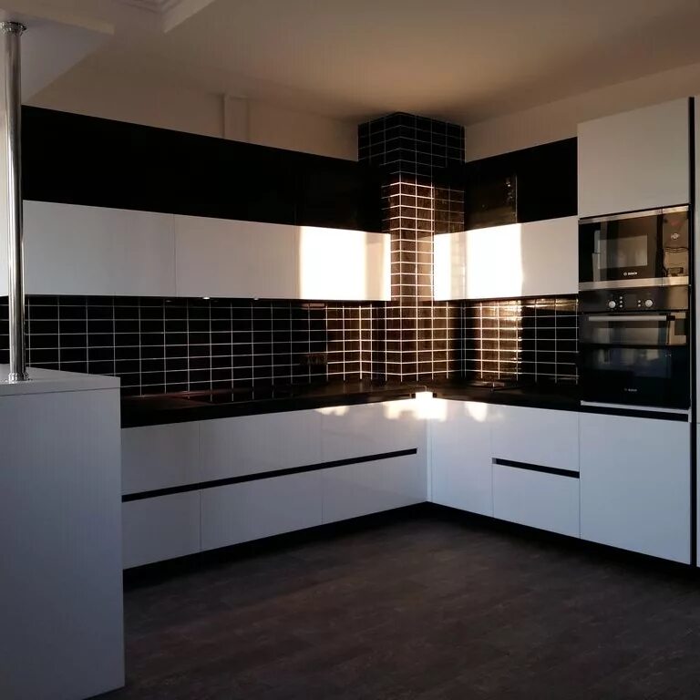 Glass kitchen. Черно белая в 2023 г Черно-белые кухни, Белые столешницы, Дизайн 