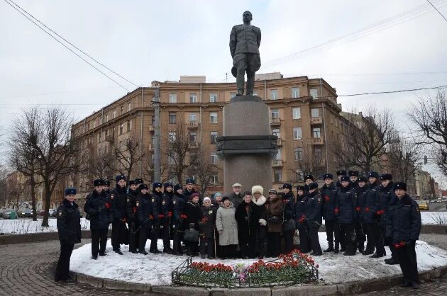 Операции говорова. Памятник маршалу Говорову в Санкт-Петербурге на Стачек. Маршал Говоров памятник в Питере. Памятник Леониду Говорову в Санкт-Петербурге.