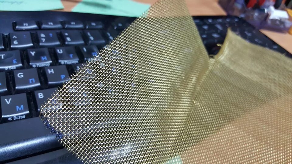 Латунная сетка для пайки пластика. Сетка паяная для пластика. Металлическая сетка для пластика. Сеточка для паяния пластика. Сетка латунная армирующая для пластика.