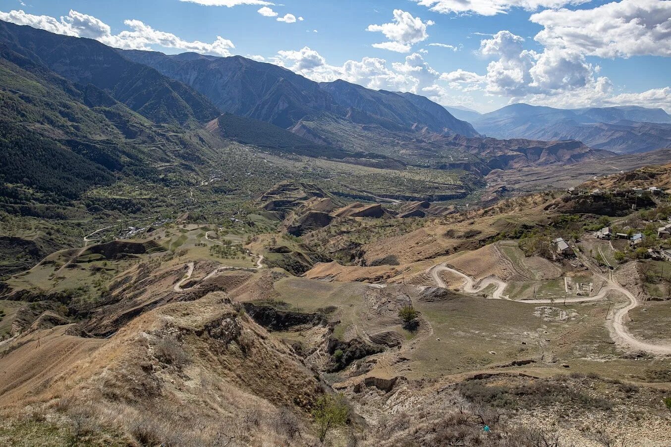 Espero hotel resort spa ессентуки. Кавказская 3. Гостиница кавказ грозный 1995. «кавказ город» отель. Отель кавказ адлер нижнеимеретинская.