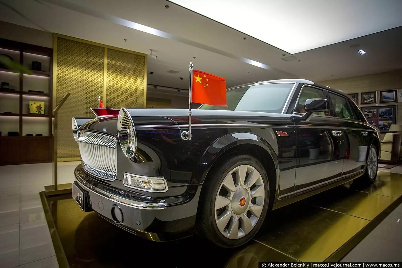 Машина за 1 доллар. Hongqi Роллс Ройс. Китайский Rolls-Royce Hongqi e-hs9. Роллс Ройс Майбах. Самый дорогой Роллс Ройс в мире.
