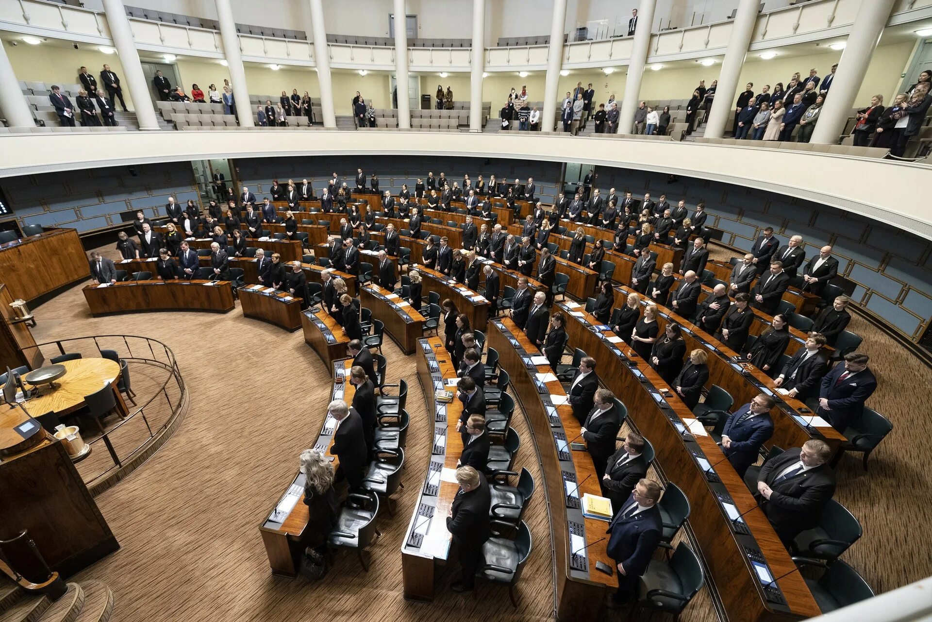 Парламент сейчас