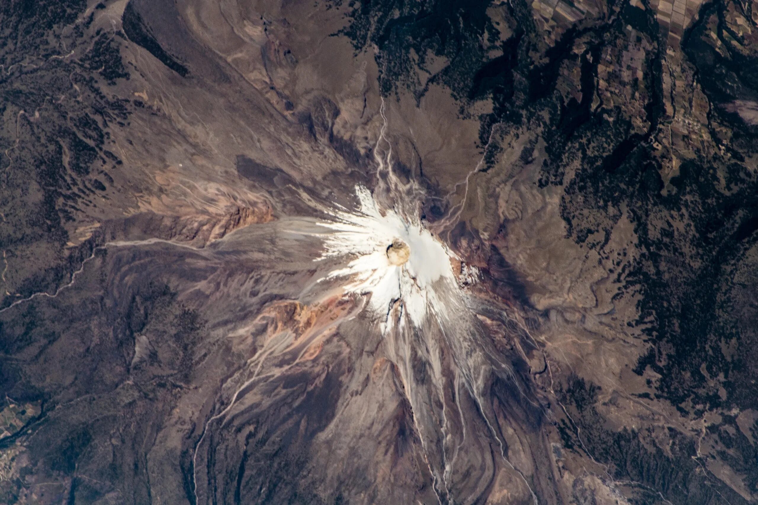 Вулкан Орисаба. Вулкан Орисаба из космоса. Высота вулкана Орисаба. Вулкан Эверест.