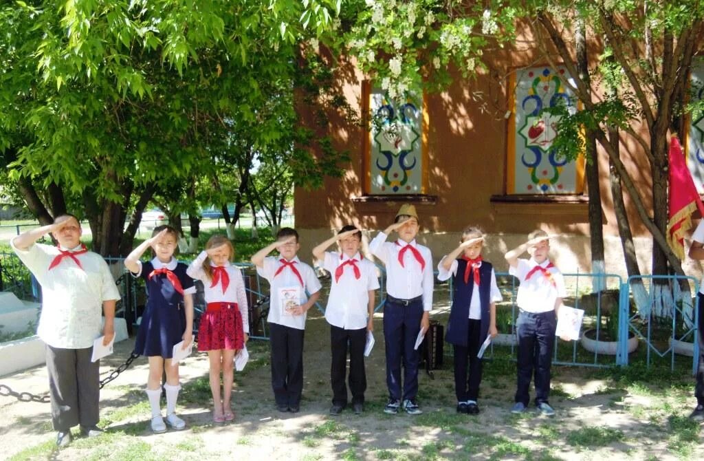 Село Дмитриевка Новоузенского района. Село Дмитриевка Саратовской области Новоузенский район. Новоузенск Дмитриевка. Пионерское Саратовская область. Село дмитриевка новоузенский район саратовская область