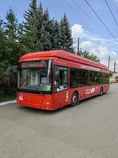 Новые красные троллейбусы