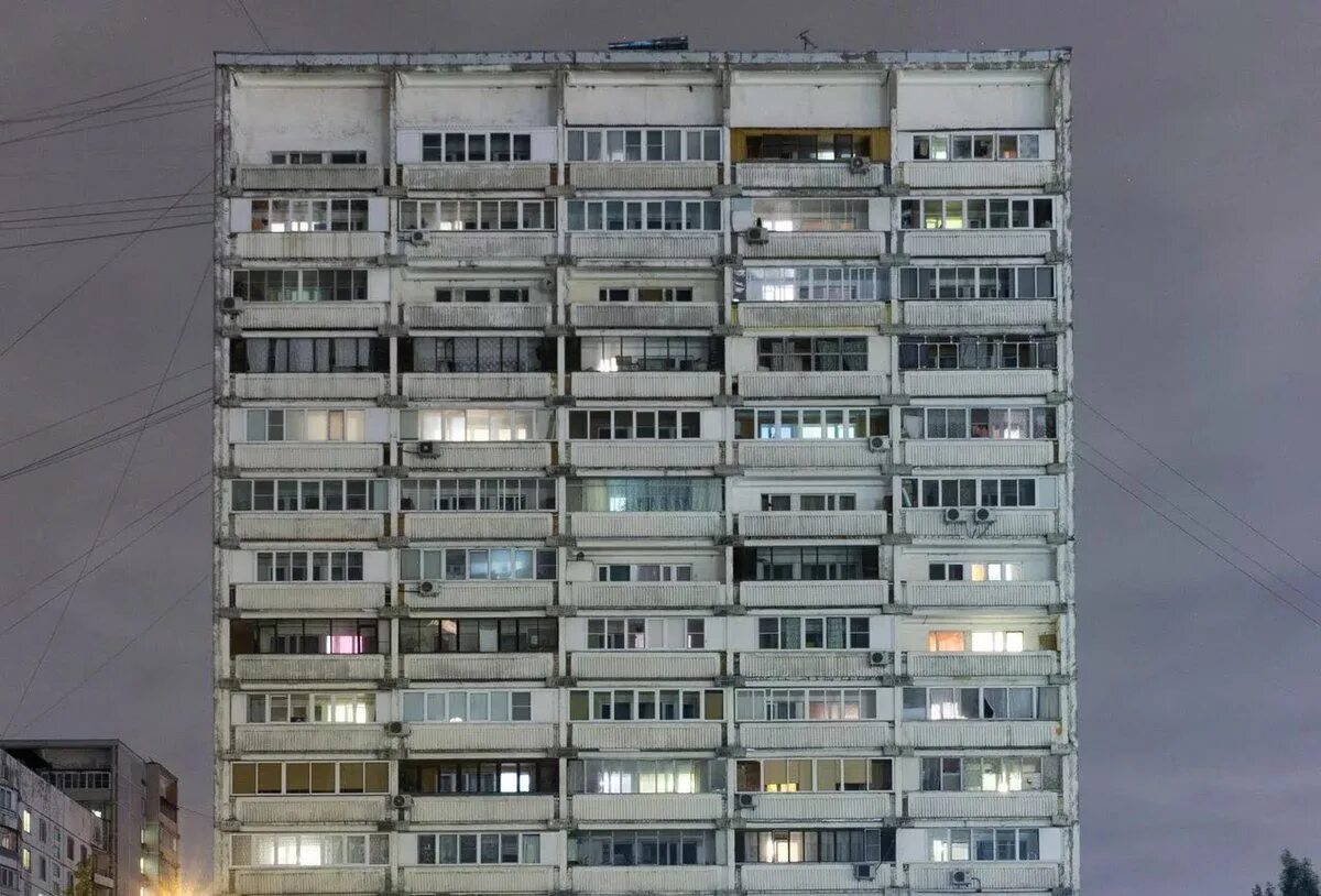 Пиковский человейник. Панельный многоэтажный дом. Панелька многоэтажка. Советские многоэтажки.