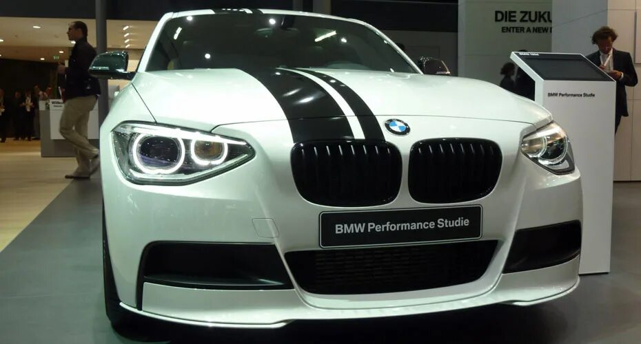 Performance 20. BMW f20 Performance. BMW f20 m Performance. BMW f20 обвес. BMW 1 f21 m Performance.