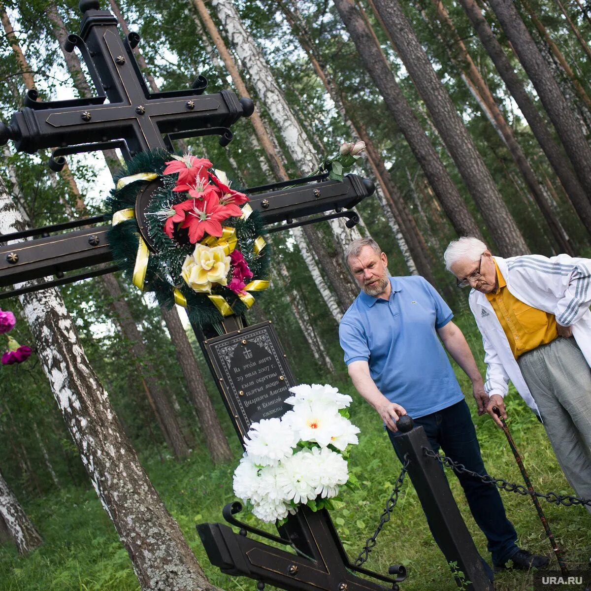 поросенков лог останки царской семьи. раскопки могилы царской семьи. петропавловский собор могила николая 2. могилы царской семьи романовых в петропавловском соборе. место захоронения царской семьи романовых.