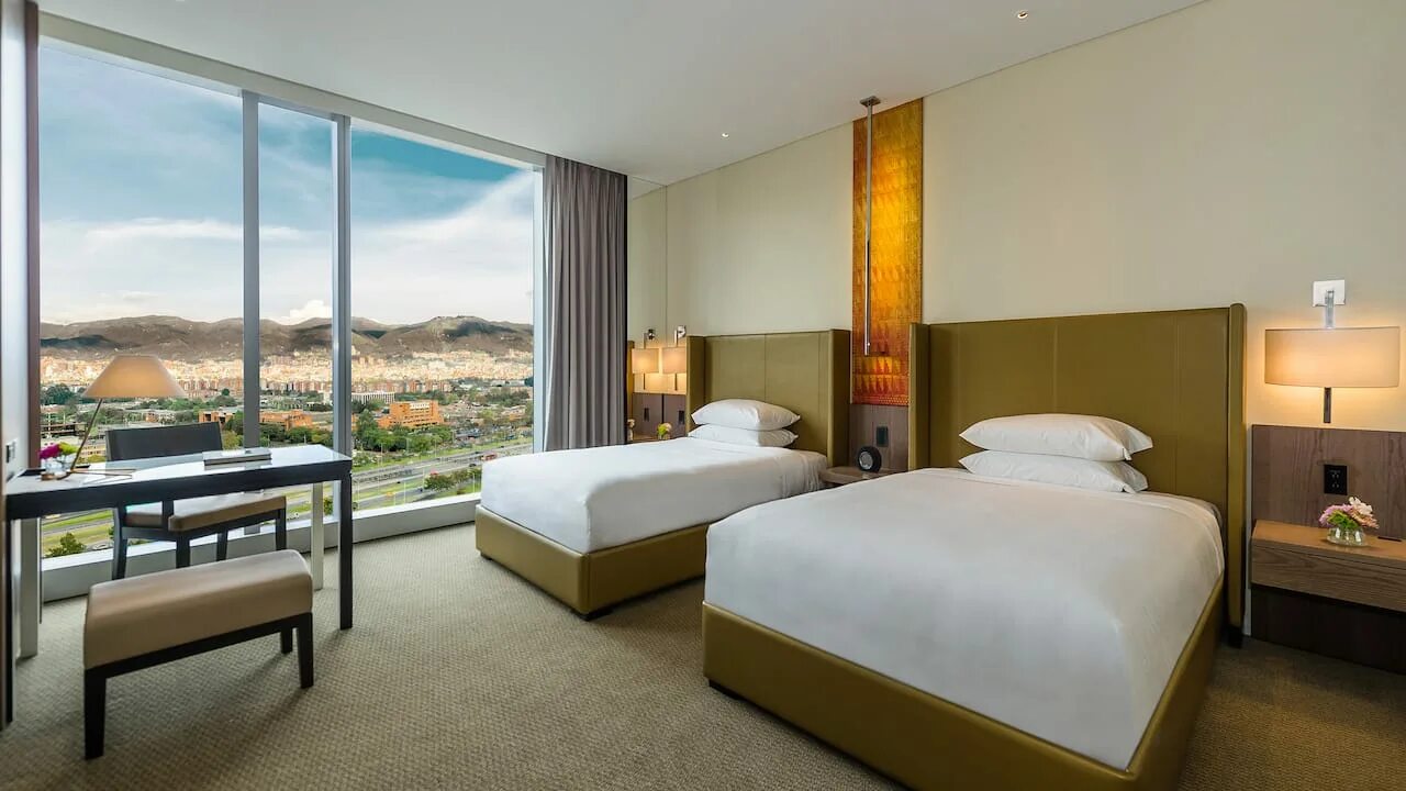 Fairmont view room twin. Отель в аджмане fairmont ajman 5. Кому принадлежит гостиницы four seasons. Роял атлантис багамы. Отель в дубае fairmont ajman.