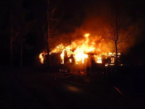Пожар в сельцо вчера. Дом горит. Пожар в сельцо брянской области. Пожар сегодня в сельцо брянской. Что случилось в городе сельцо.