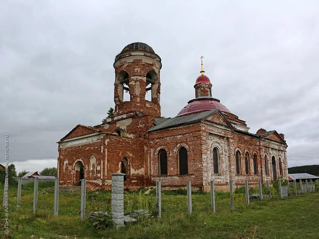 Белоярский свердловская область. Храм Георгия Победоносца Камышево. Церковь Георгия Победоносца в Камышево. Церковь село Камышево. Село Камышево Свердловская область Белоярский район.