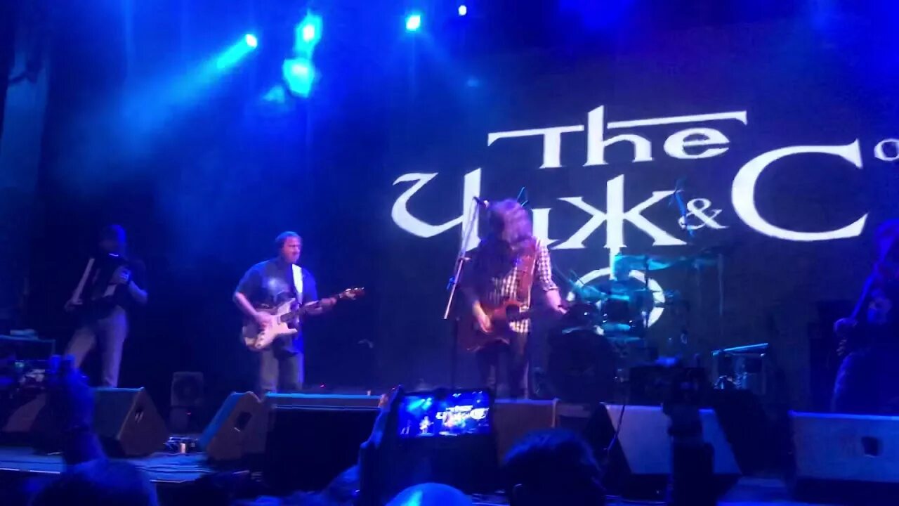 Вот пуля слушать. Вот пуля просвистела чиж &amp; co. live чиж &amp; co. чиж и ко greatest hits. группа чиж пуля просвистела.