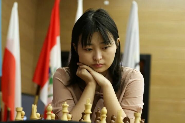 Видео показала китаянка. Цзюй Вэньцзюнь Магнус. Тань Чжунъи шахматистка. Цзюй Вэньцзюнь шахматы.