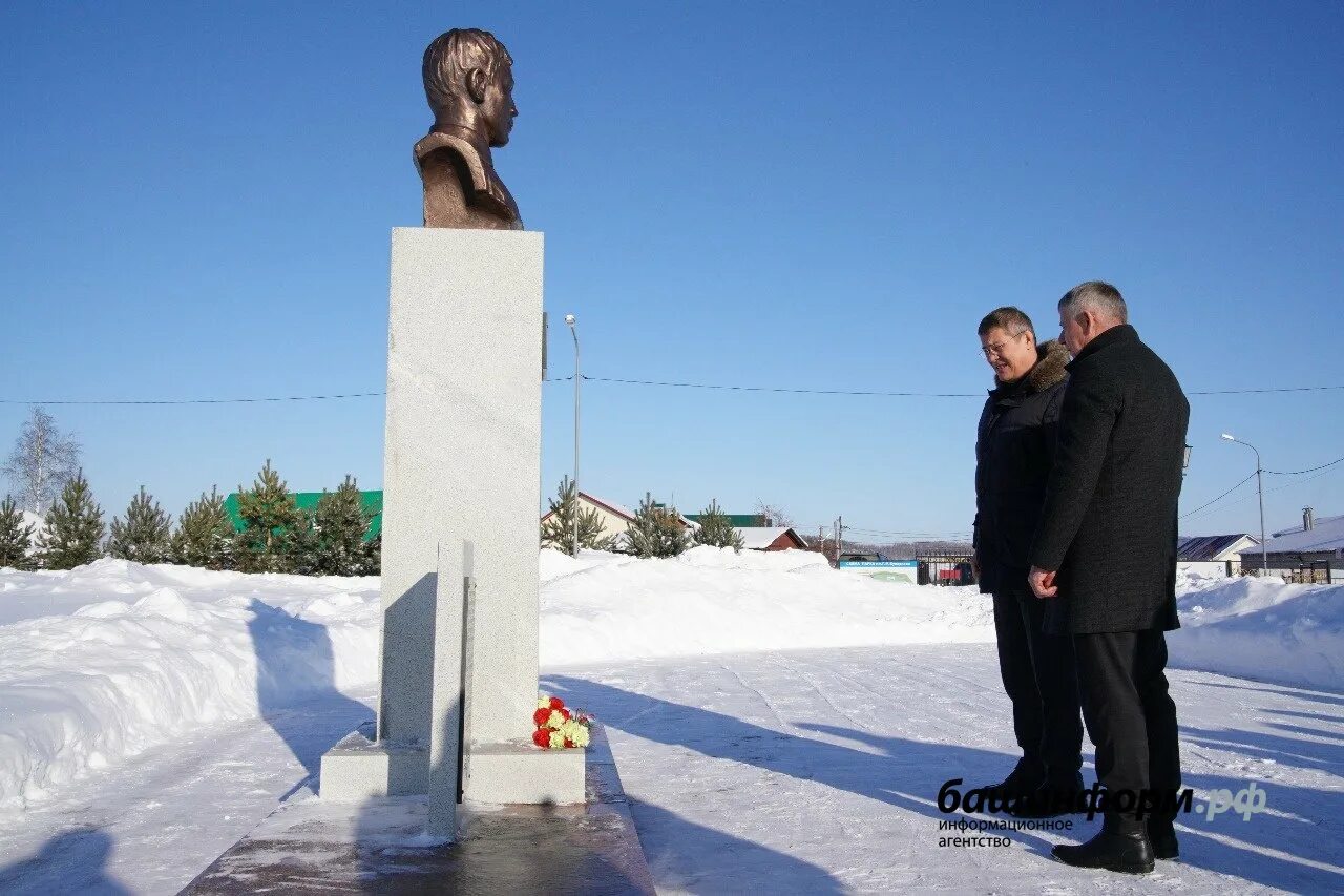 Киргиз миякинский. С Киргиз Мияки Миякинский район. Парк Бухараева Киргиз Мияки. Уршакбашкарамалы Миякинский.