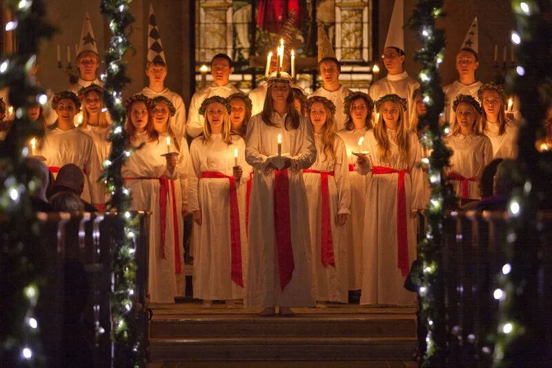 Соломенный козел швеция рождественский. Стокгольм новый год. Лючия швеция. Новогодние украшения. Рождественский стокгольм.