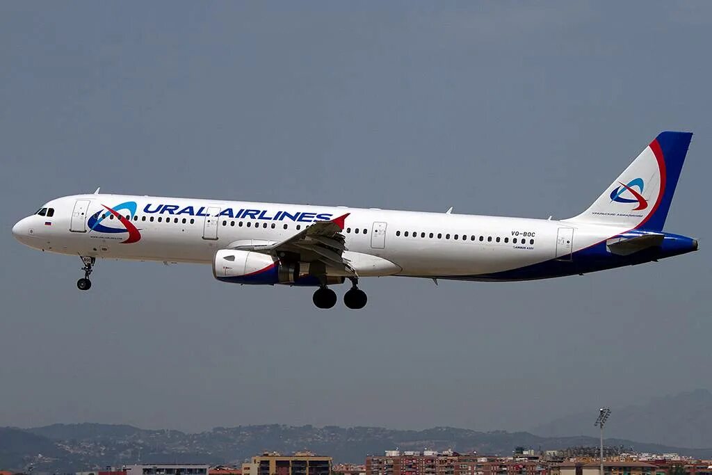 Ural airlines рейсы. Аэробус а321 уральские авиалинии. airbus a321 neo ural airlines. airbus a321-231. а321-200 уральские авиалинии.