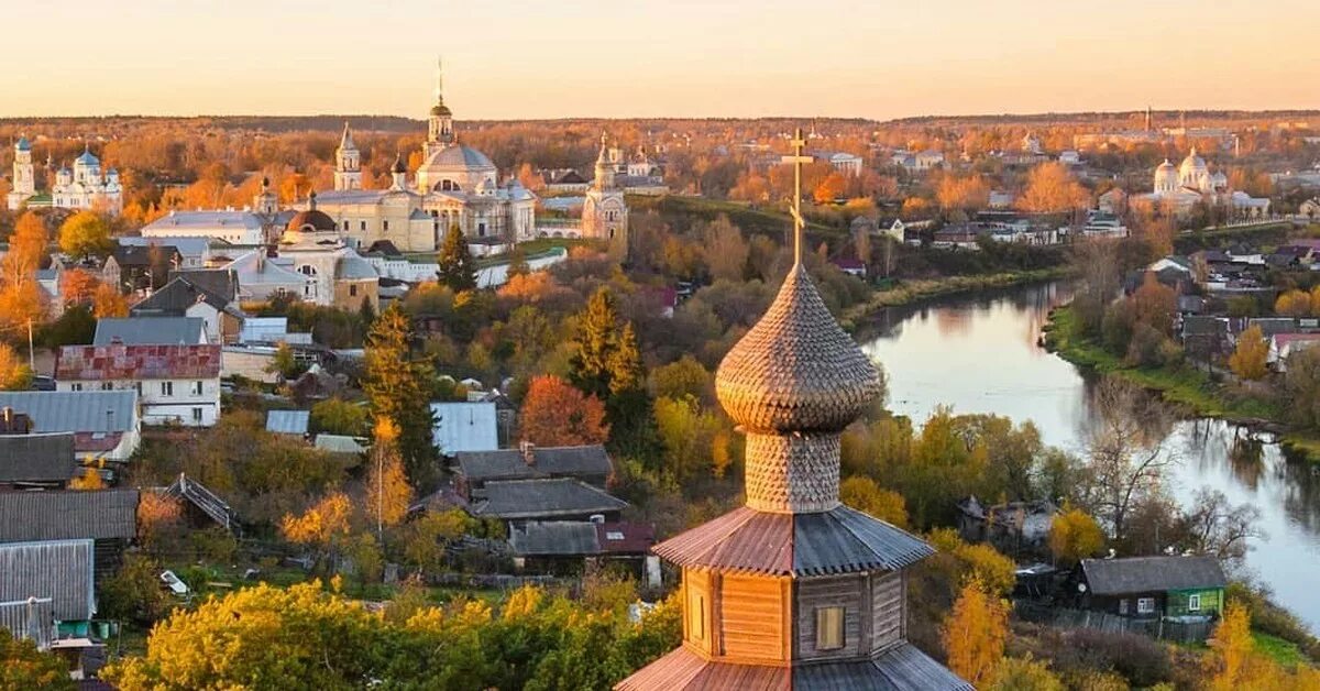 Торжок города Тверской области. Торжок — живописный город в Тверской области России осень. Торжок город исторический центр. Малые города Торжок.