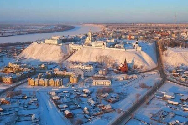 Тобольск в течении многих лет. Вид на тобольский кремль с подгоры. вид на тобольский кремль с иртыша. город тобольск тюменская область.