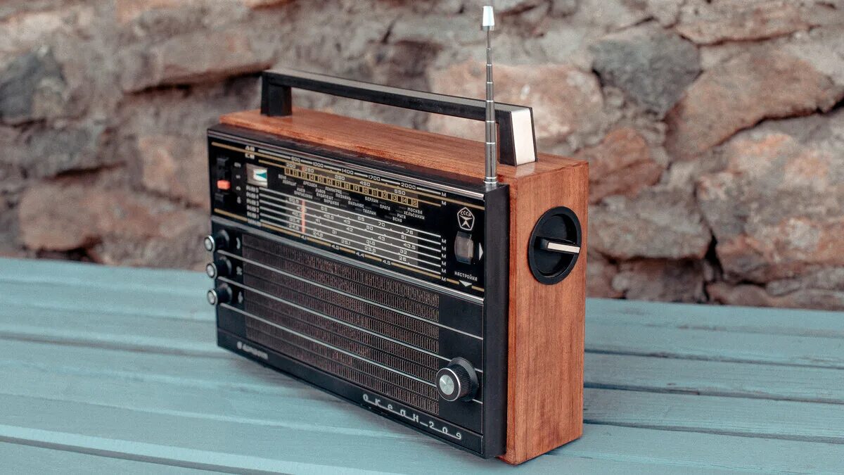 Радиоприемник ссср океан 209. Приёмник океан 209. Радиоприемник горизонт океан 209. Транзисторный радиоприемник океан 209. Приемник океан 209.