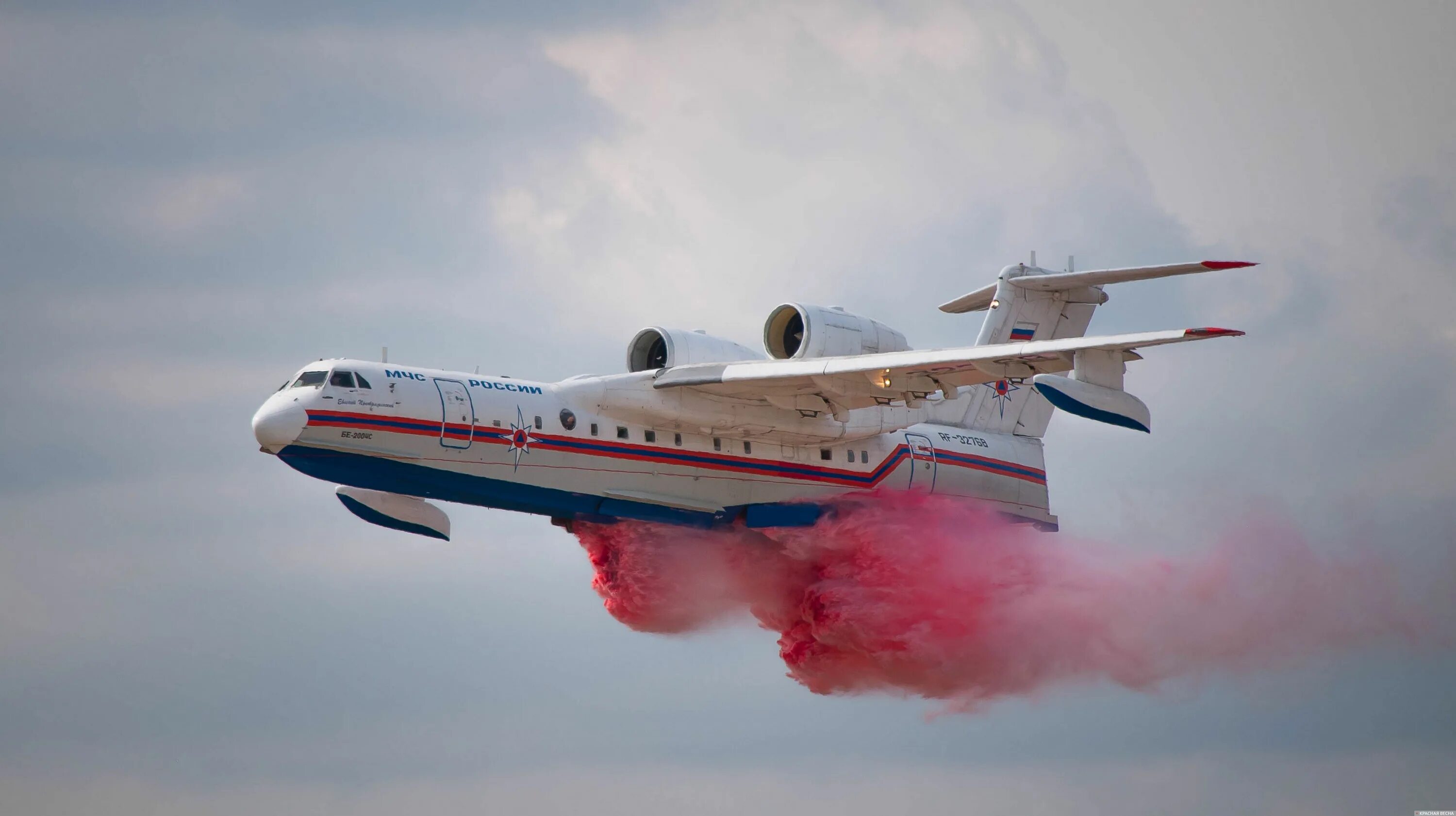 Самолеты новые вода. Самолет-амфибия бе-200. Самолет МЧС России бе 200. Самолет амфибия бе 200 МЧС. Самолета-амфибии бе-200 Альтаир.