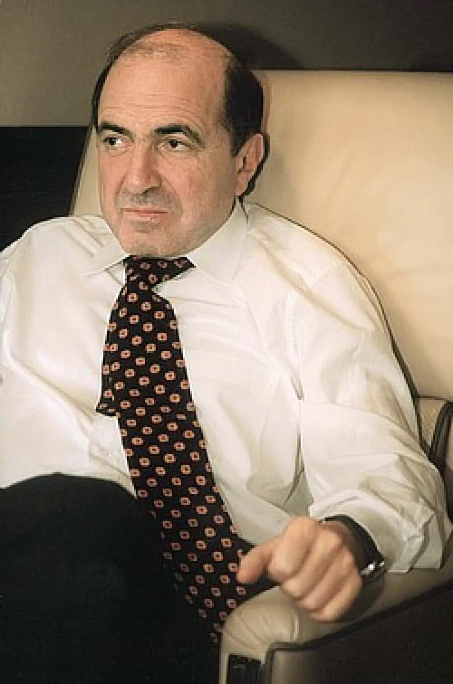 Г н березовский. Городской музей имени плотникова берёзовский кемеровская область. Борис березовский в 1995. Борис березовский. Городской музей в березовском в кемеровской области.