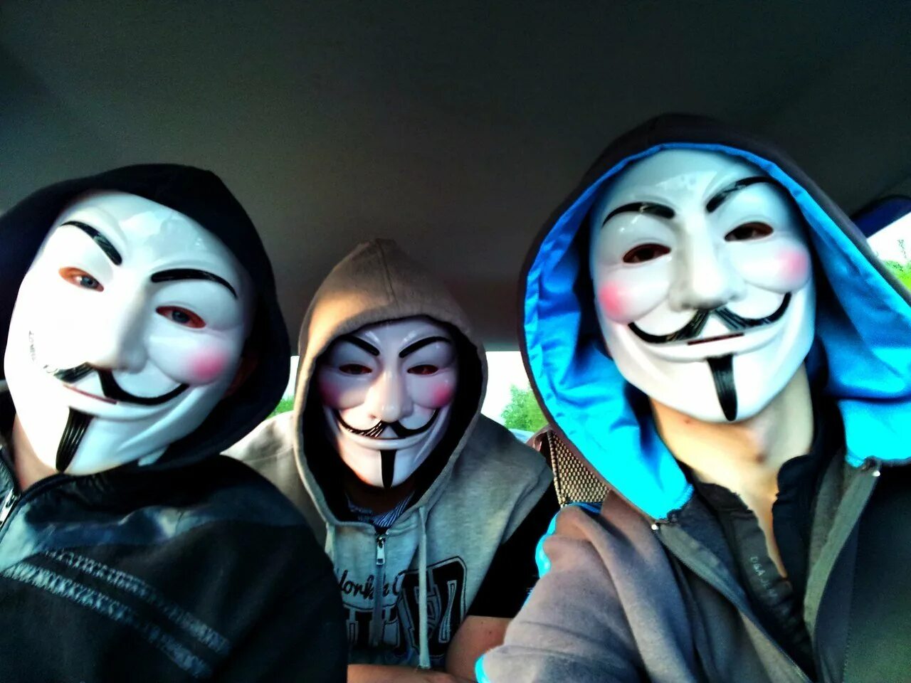 Крутые пацаны 3. Гай Фокс анонимус. Маска Гая Фокса (Анонимуса). Анонимус человек в маске Гая Фокса. Парень в маске Анонимуса.