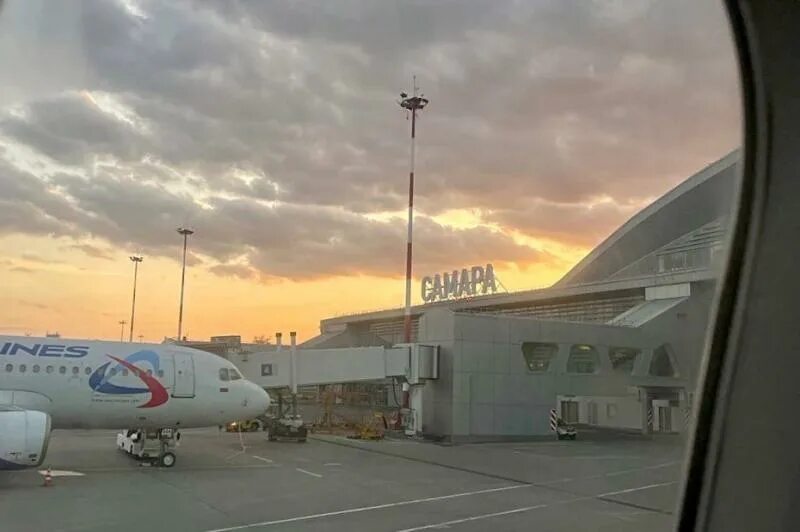 В самаре приземлился самолет. Москва с самолета. посадка самолета. самолет таджикистан. московский самолет.
