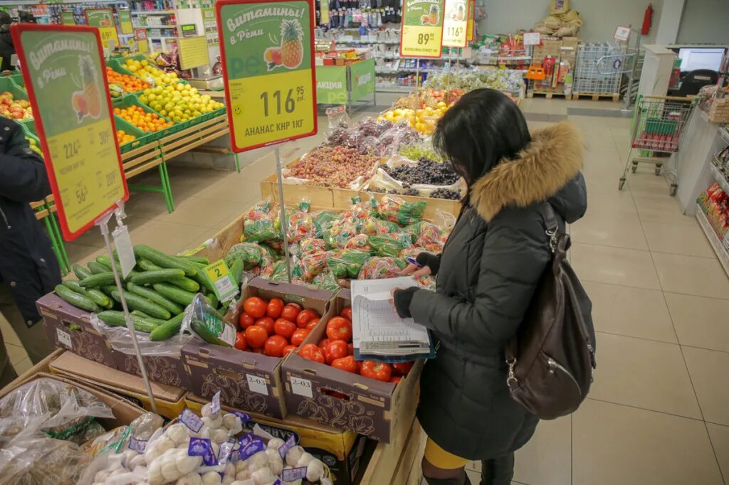 Килограмм овощей цена. Овощи в Китае. Китайские овощи и фрукты поступают в Приморье. В магазин завезли овощи. Товаров ввезено в Приморье из Китая.