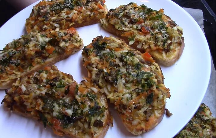 Бутерброд с фаршем и сыром. Как сделать горячие бутерброды с фаршем.