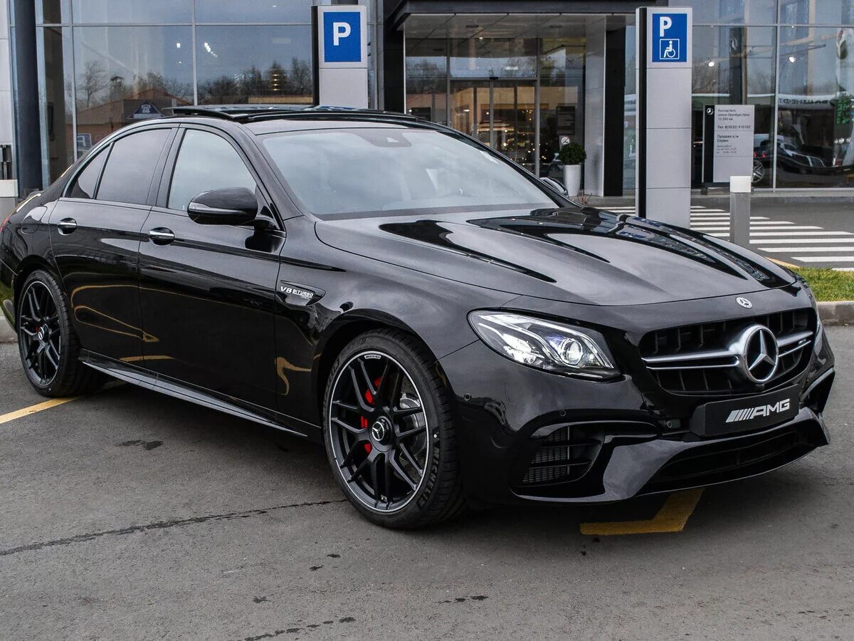 Mercedes e63s w213. Mercedes AMG e63 s черная. Мерседес е63 АМГ. Mercedes e63s AMG w213. Мерседес е63 АМГ 213 черный.