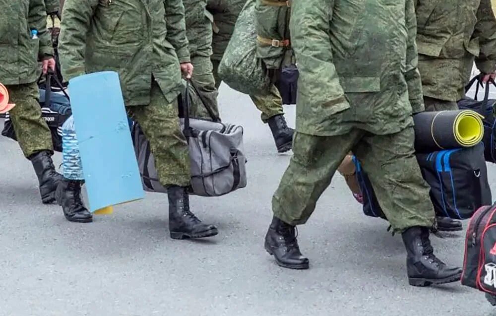 Повестка мобилизованным. Проводы мобилизованного. Мобилизованные из пензы вчера. Путинская мобилизация. Экипировка для спецоперации.