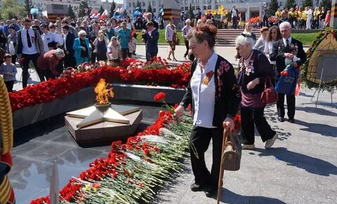 Стояли последние дни