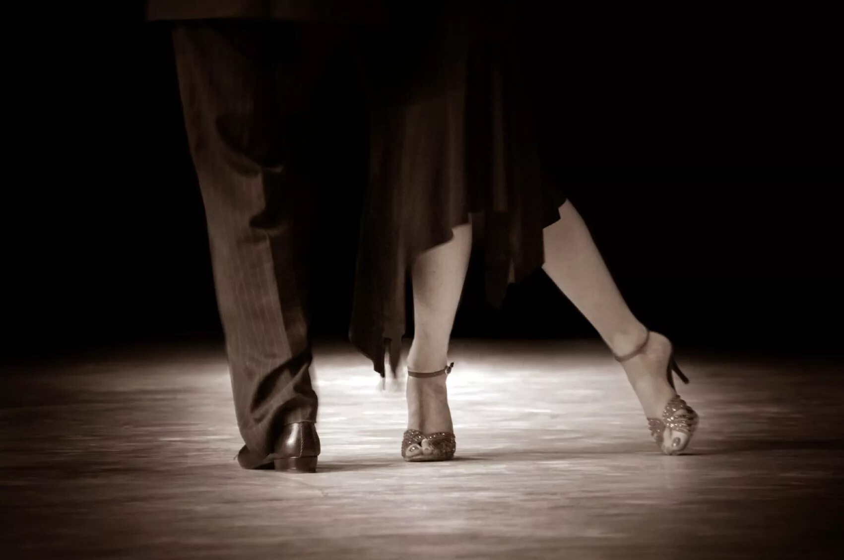 Танец где танцуют ногами. Аргентинский танцор танго. Танец ногами. Бальные танцы Эстетика. Танго ноги.