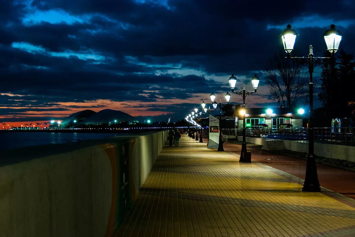 набережная ижевска 2022. ночной воронеж. ночь летом в городе. ночная набережная казань. ночной иркутск набережная.