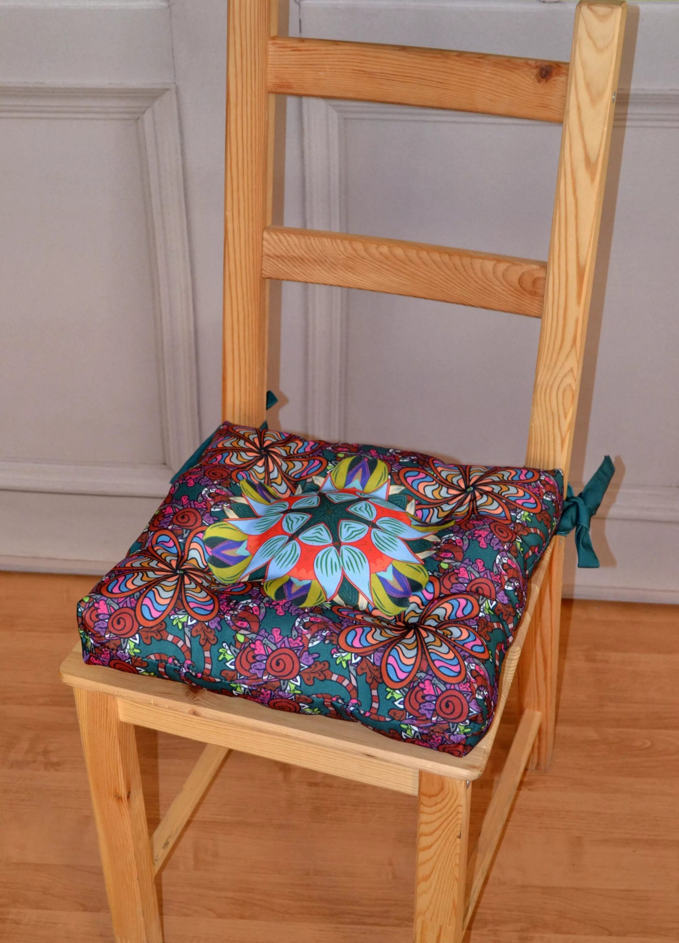 Сидушка на табурет. Мягкая накидка на стул. Сидушка на стул. Сидушки на табурет. Сидушки на табуретки.