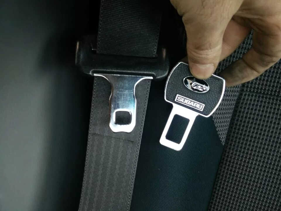 Субару ХV 2016 ремни безопасности. Ремень безопасности Форестер SG. Seat Belt Guard заглушка. Заглушка ремня безопасности Subaru.