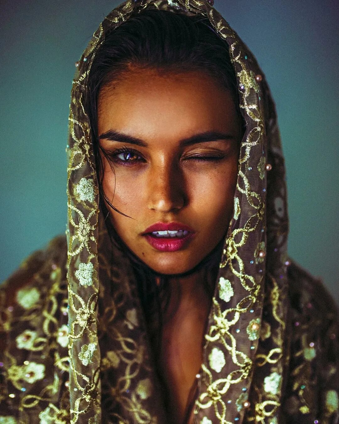 экзотическая красавица. необыкновенные красавицы. необычная внешность. нуанея лебаджоя. необыкновенные красавицы.