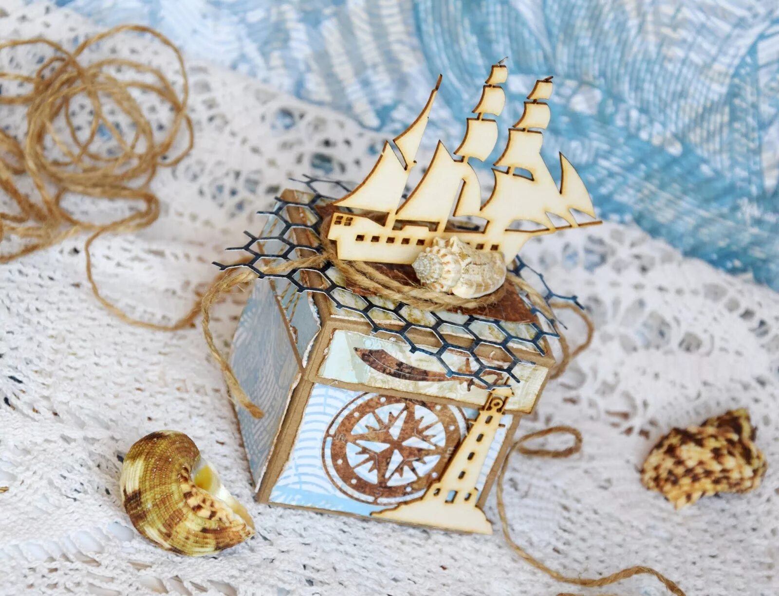 Морская коробочка. Подарочная коробка с морем. Морские коробочки скрапбукинг. Оформление коробки морское дно. Коробочка из морских палок.