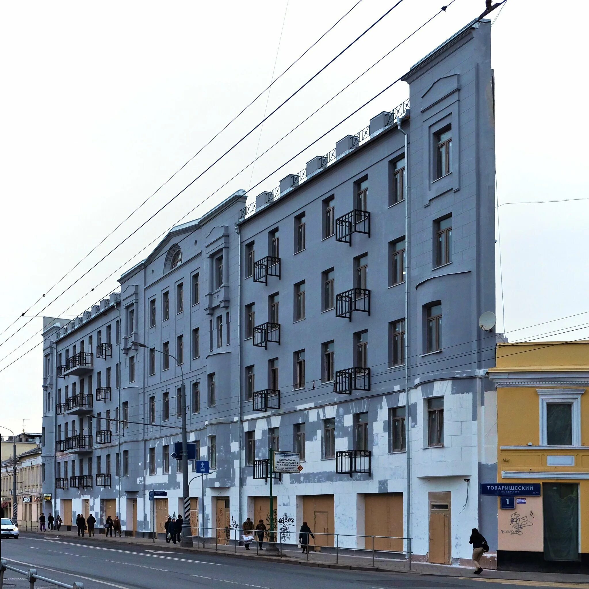 Плоский дом на таганской. Таганская улица, 1/2с2. Дом с синими окнами на таганке. Плоский дом на таганке вид сверху. Плоский дом в москве на таганке.