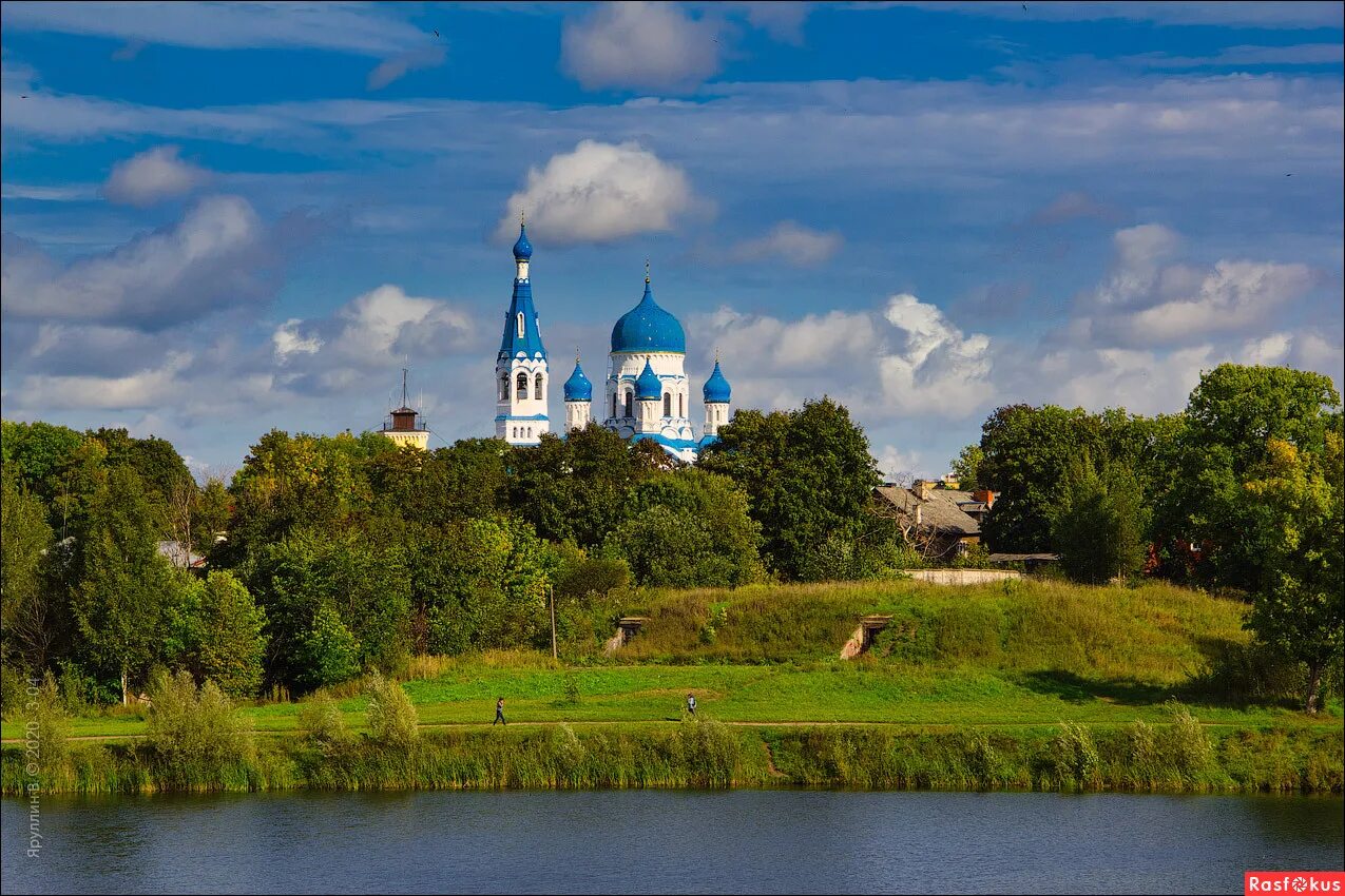 купола собор гатчина. покровская церковь гатчина. приход покровского собора, гатчина. церковь в гатчине с синими куполами. гатчина синяя церковь.